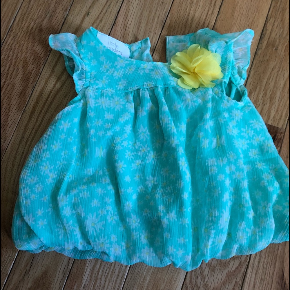 Green Dress with Daisies
